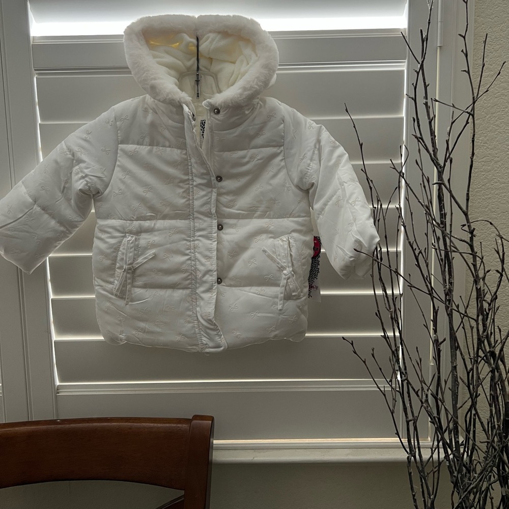 Girls 2T Kenzie Girl white/cream Faux fur hooded Jacket
